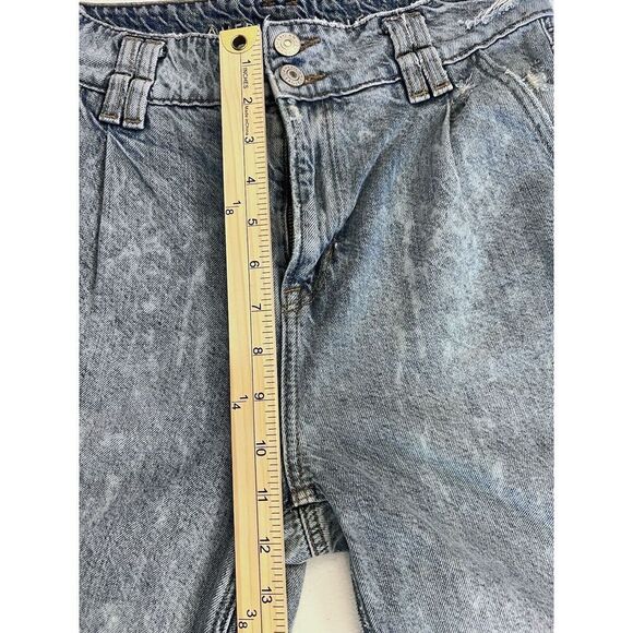 American Eagle Highest Rise Mom Jeans Blue sz 2 Long Distressed - Picture 10 of 10